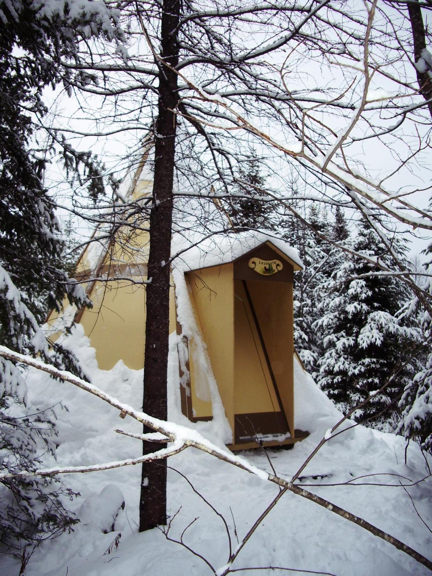 Aux Tipis De La Riviere Sauvage Vila Saint Romain Exterior foto