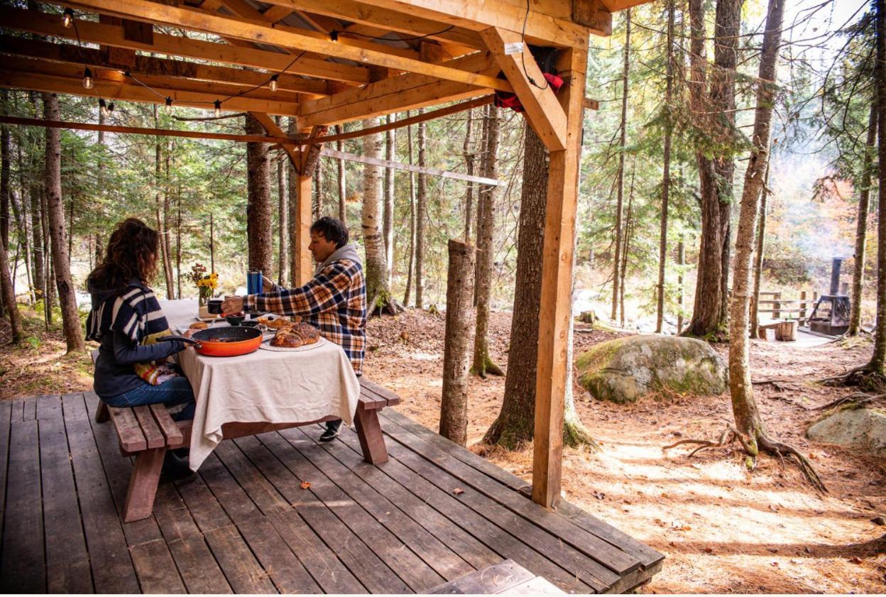 Aux Tipis De La Riviere Sauvage Vila Saint Romain Exterior foto