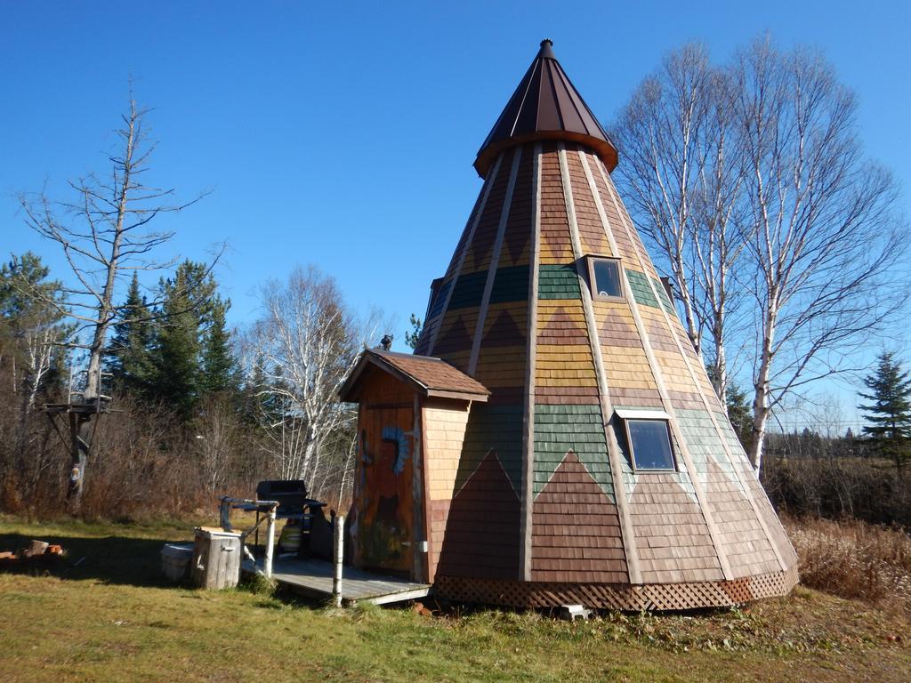 Aux Tipis De La Riviere Sauvage Vila Saint Romain Exterior foto