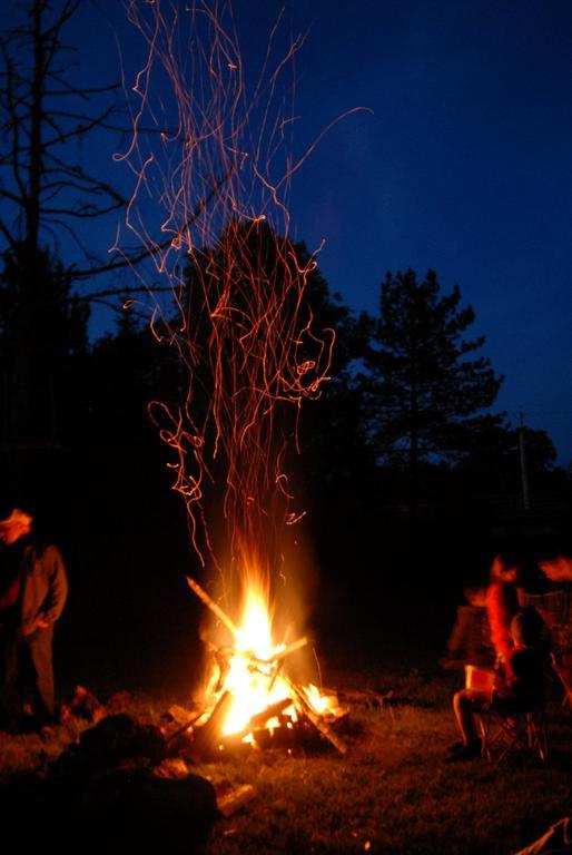 Aux Tipis De La Riviere Sauvage Vila Saint Romain Exterior foto