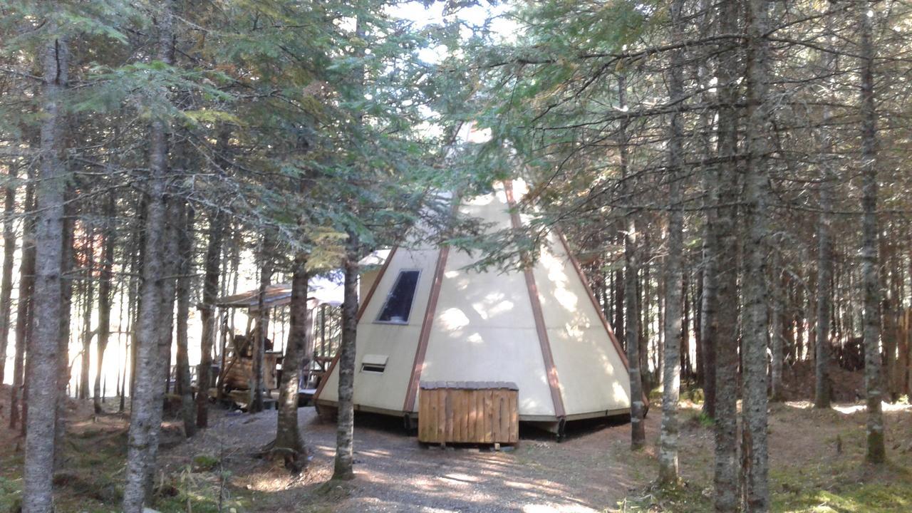 Aux Tipis De La Riviere Sauvage Vila Saint Romain Exterior foto
