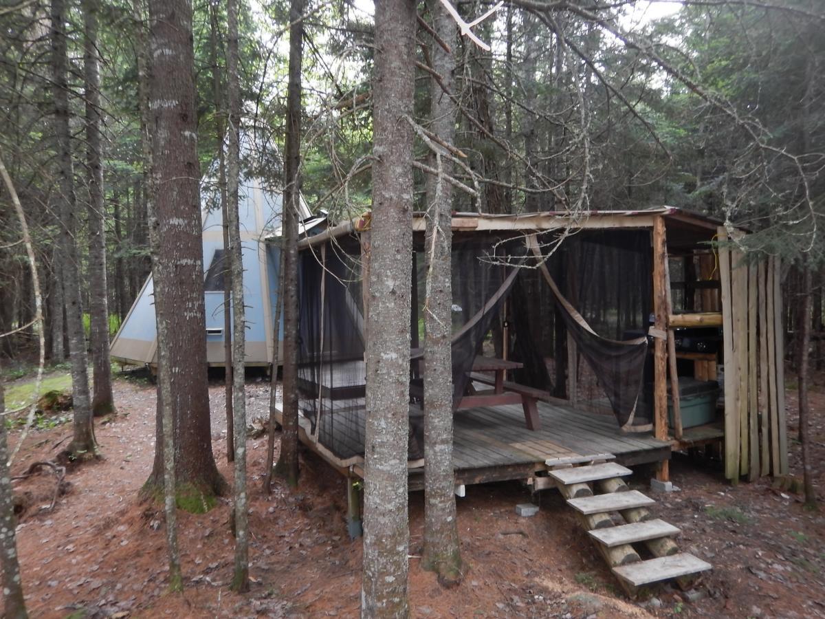 Aux Tipis De La Riviere Sauvage Vila Saint Romain Exterior foto